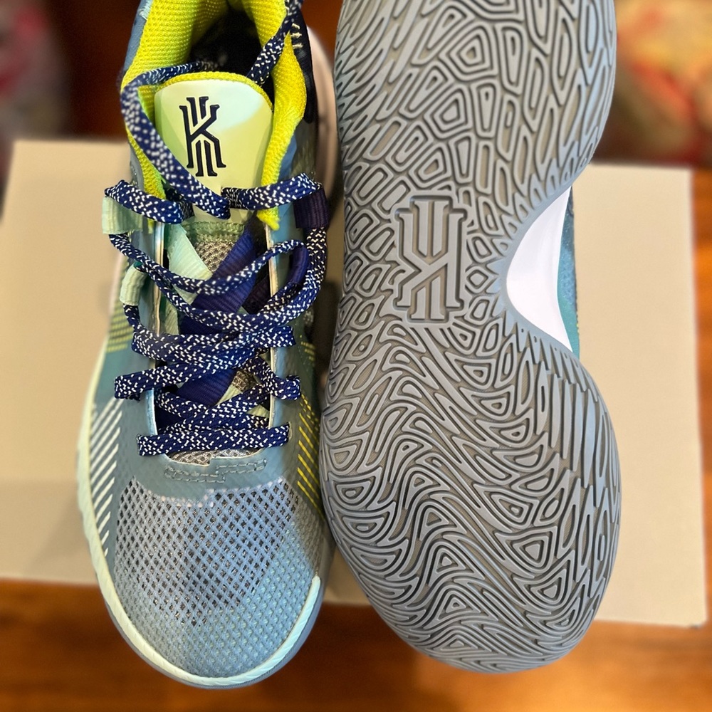 Brand NEW Kyrie Flytrap v deep royal blue size 5 Mens or 6.5 Womens